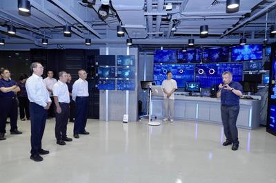 校黨委理論中心組赴奇安信開展人工智能實踐研學 探索網絡技術研發與服務新路徑